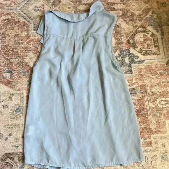 Pale blue top - Picture 2 of 3